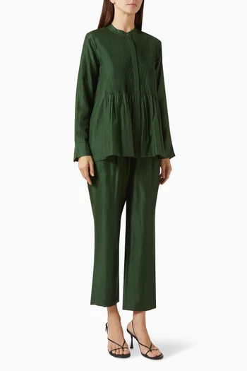 طقم بنطال وقميص بطيّات