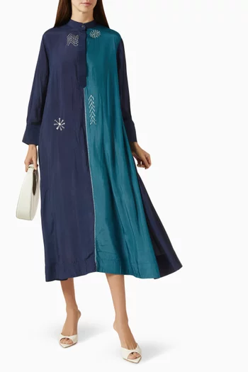 فستان متوسط الطول بتطريزات