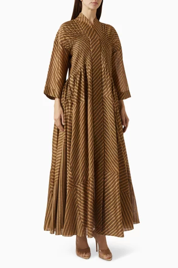 فستان طويل بنقشة مخططة