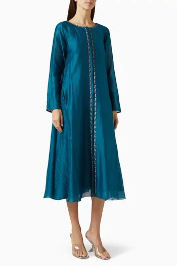 فستان متوسط الطول بحواف مطرزة