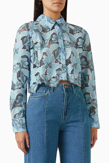 بلوزة أكيمي قصيرة بتطريزات مفرغة