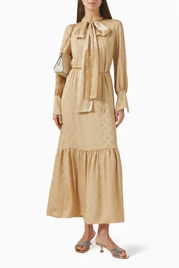 فستان طويل بعقدة ونقشة شعار الماركة جاكار