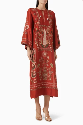 قفطان مزين بتطريزات حرير خام