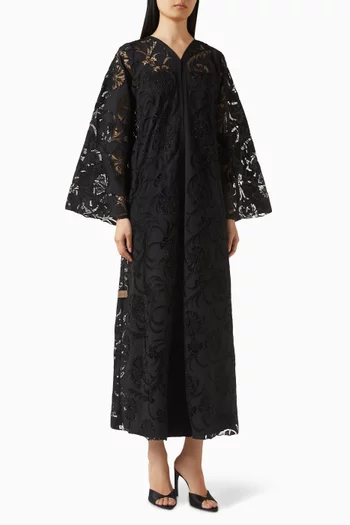 عباية بتطريزات زهور مقصوصة بالليزر