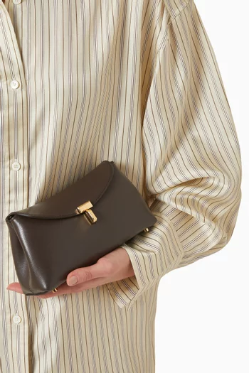 كلاتش ميني بقفل على شكل حرف T جلد ناعم