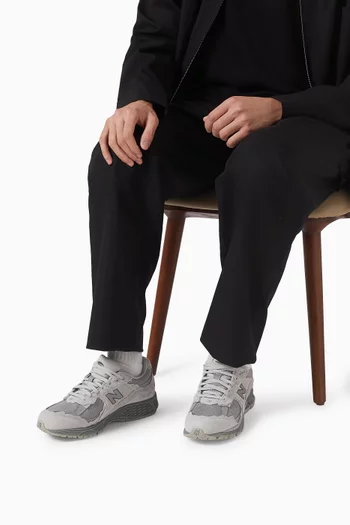 2002R Sneakers in Suede & Mesh