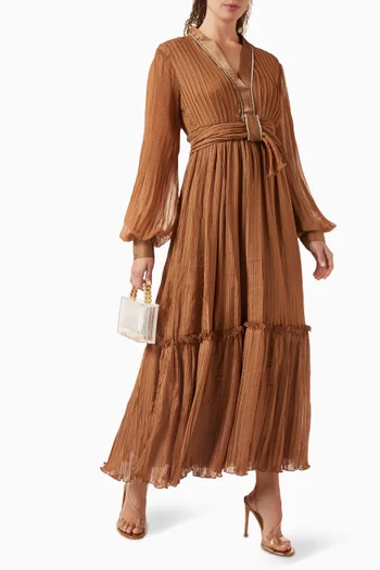 فستان بطبقات متعددة وحزام