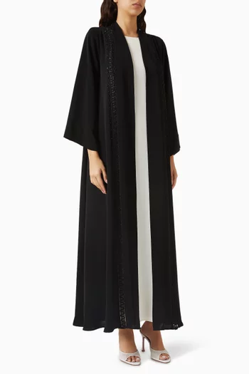 طقم عباية مزين بتطريزات بالخرز