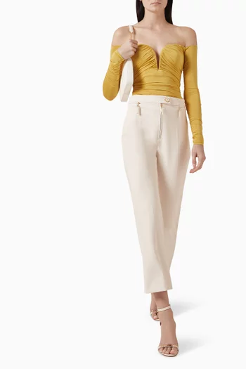 بودي سوت بدرابيه وأكتاف مكشوفة