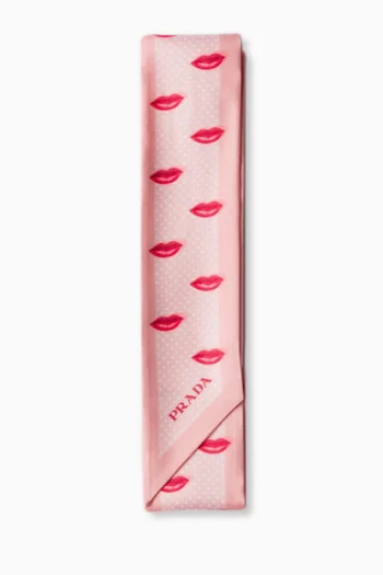 وشاح رفيع مزين بنقشة حرير تويل