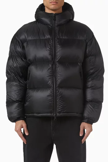 جاكيت منفوخ بغطاء رأس قماش شبه شفاف