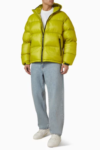 جاكيت منفوخ بغطاء رأس قماش شبه شفاف