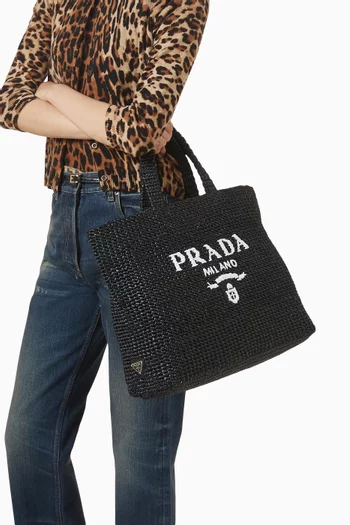 حقيبة يد بشعار الماركة كروشيه