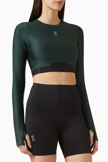 بلوزة رياضية قصيرة