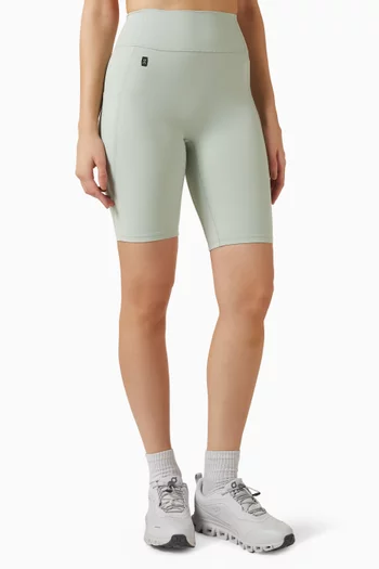 شورت ستوديو بقصة ضيقة