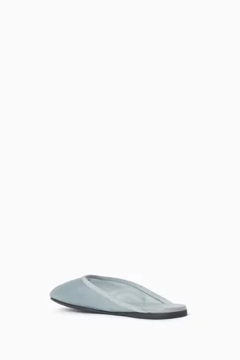 حذاء مفتوح بشعار الماركة قماش شبكي