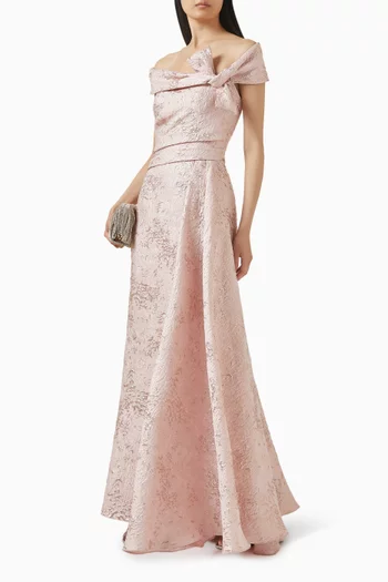 فستان طويل بأكتاف مكشوفة جاكار