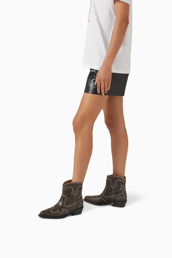 حذاء بوت بتصميم غربي مطرز بطول الكاحل