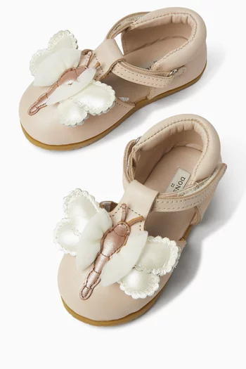 صندل ليبيل مزين بفراشة جلد