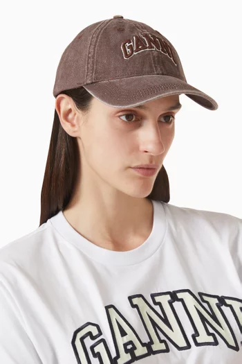 كاب مطرز بشعار الماركة قنب قطني