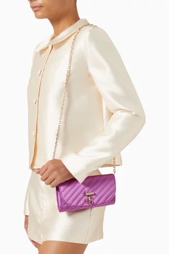 محفظة مقوسة بسلسلة جلد