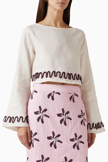 بلوزة كلافيل مطرزة