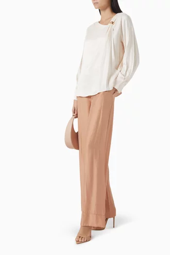 بلوزة بحلية معدنية ستان