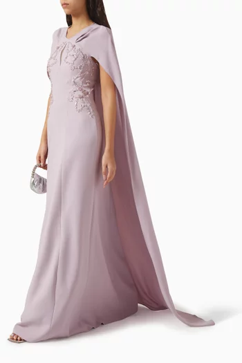 فستان سهرة بكاب مزين بتطريزات