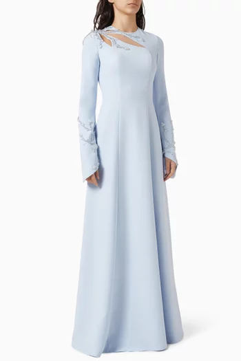 فستان بكاب وتطريزات يدوية