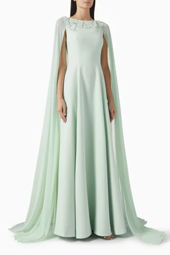 فستان بكاب وتطريزات