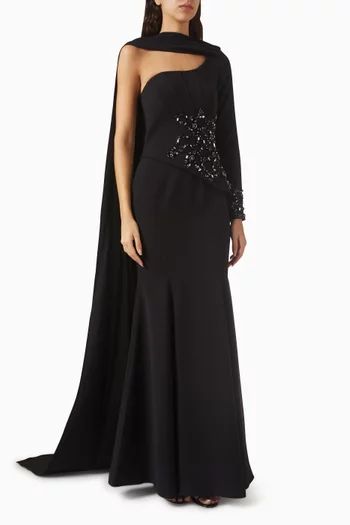 فستان سهرة بكاب مزين بتطريزات