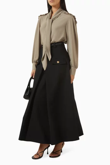 بلوزة بوشاح قابل للربط عند الرقبة