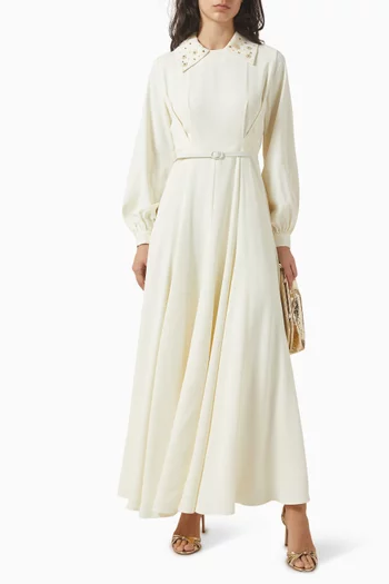 فستان بياقة مطرزة