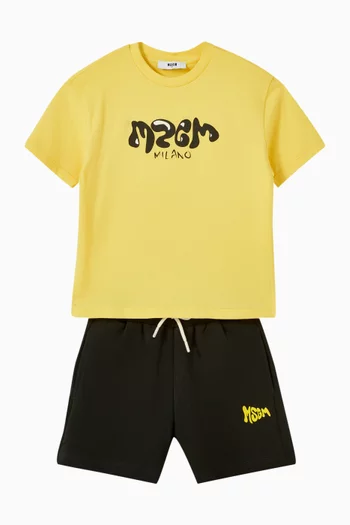 شورت رياضي بشعار الماركة صوف