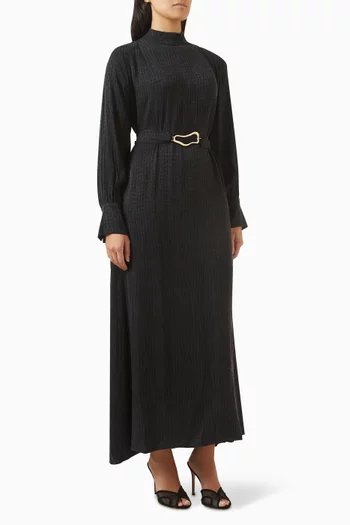 فستان طويل بحزام