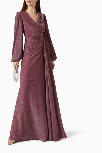 فستان بكشكش وفتحة رقبة على شكل حرف V