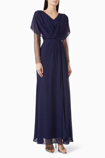 فستان بفتحة ومطرز