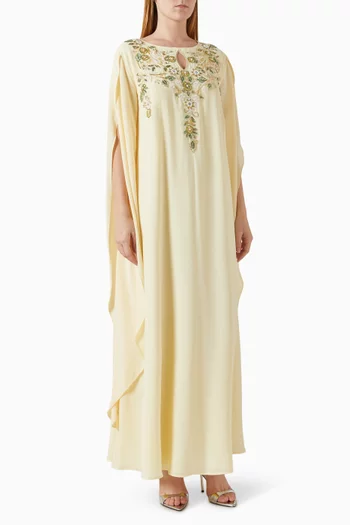 قفطان مزين بتطريزات شيفون