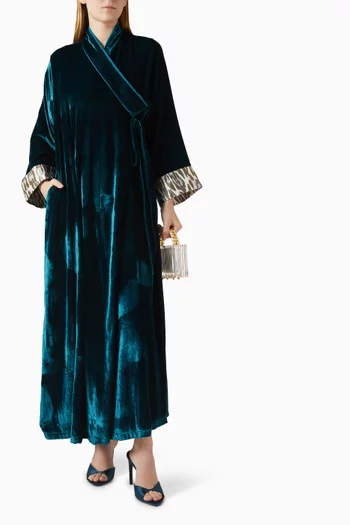 عباية بياقة مخمل