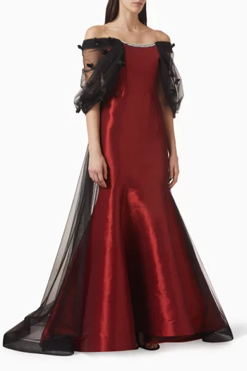 فستان سهرة بأكتاف مكشوفة وكاب