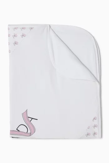 بطانية بشعار الماركة ونقشة عقد