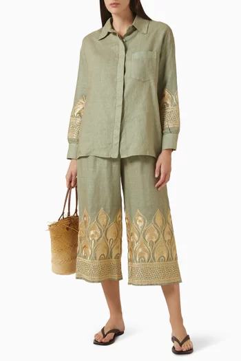 بنطال بقصة قصيرة وتطريزات