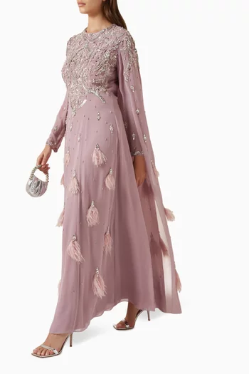 قفطان بكاب وأشرطة بشرّابات