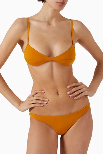 قطعة بيكيني سفلية بيزك بتصميم رفيع