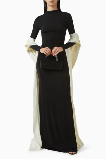 فستان بياقة عالية وشال