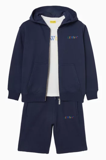 كنزة بغطاء رأس بسحّاب وشعار الأسهم ومسطرة