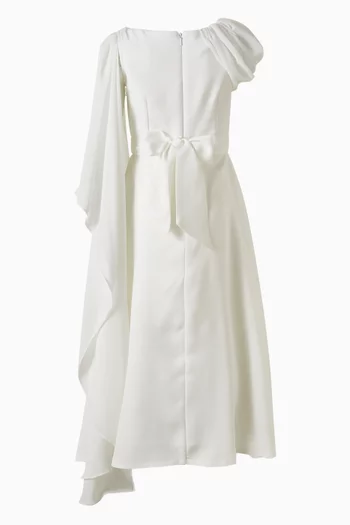 فستان طويل بكاب وزهور بارزة