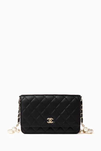 Wallet on Chain in Leather