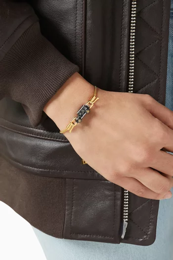 حلية بتصميم سيارة الدفع الرباعي