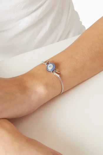 حلية بتصميم عين الحسود مرصعة بأحجار